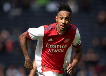 سكاي برشلونة يفكر في عرض لاعبه على آرسنال لضم أوباميانج