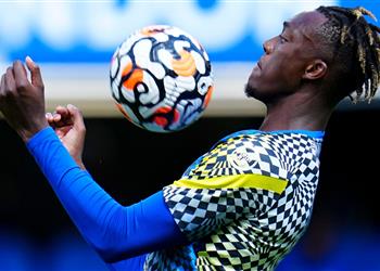 سكاي برشلونة حاول ضم تامي أبراهام قبل حسم روما للصفقة