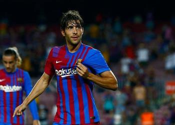 سيرجي روبيرتو يخفض راتبه ويقترب من تمديد عقده مع برشلونة