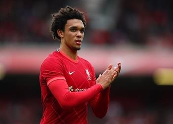 أرنولد أتوقع صراعا شرسا على المراكز الأربعة الأولى ولا يوجد سبب يمنع ليفربول من الفوز بالألقاب