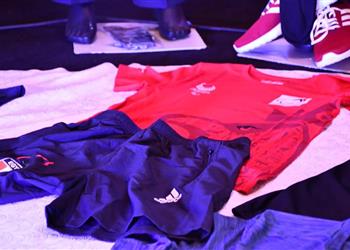 اللجنة البارالمبية تسلم الزي الرسمي للبعثة في المركز الأولمبي قبل السفر إلى طوكيو