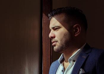 عماد متعب يوضح الحالة الصحية لـ مؤمن زكريا ويناشد المسؤولين مساعدته للسفر إلى لندن