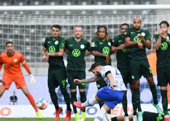 في غياب عمر مرموش فولفسبورج يفوز بثنائية على هيرتا برلين بالدوري الألماني