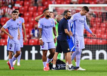 بيكيه يغادر مباراة برشلونة وأتلتيك بلباو مصاب ا