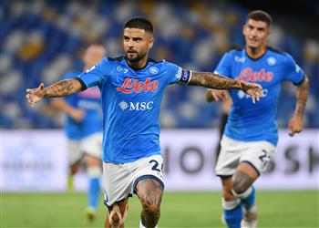 فيديو رغم الطرد المبكر نابولي يفوز بثنائية على فينيزيا في الدوري الإيطالي