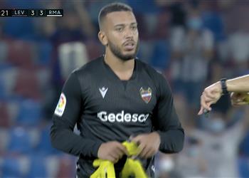 طرد حارس ليفانتي أمام ريال مدريد ومدافع يشارك بدل ا منه