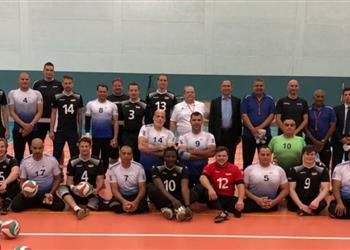 رسمي ا هشام صلاح ورندا تاج الدين يحملان العلم المصري في افتتاح الدورة البارالمبية بطوكيو