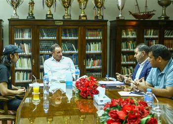 الخطيب يجتمع مع لجنة احتفالية النجمة العاشرة وتكريم الأبطال