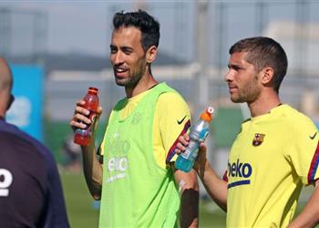 تقارير بوسكيتس يوافق على تخفيض راتبه ومفاوضات برشلونة مستمرة مع سيرجي روبرتو