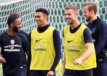 قائمة إنجلترا لتصفيات كأس العالم 2022 انضمام هاري كين وعودة أرنولد