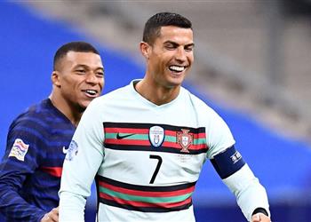 بعد أنباء اقترابه من مانشستر سيتي تقارير وكيل كريستيانو رونالدو في باريس