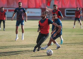 مران الأهلي موسيماني يحاضر اللاعبين بالفيديو وانتظام بدر بانون