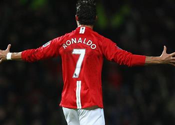 فيديو كريستيانو رونالدو يصل إلى لشبونة تمهيد ا للفحص الطبي مع مانشستر يونايتد