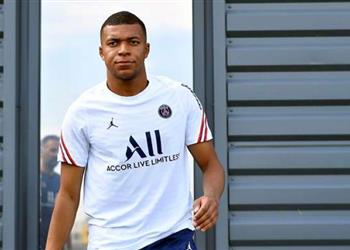 فيديو مبابي يعود لتدريبات باريس سان جيرمان في انتظار حسم مستقبله