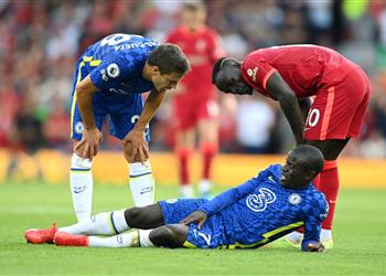 كانتي يغادر مباراة ليفربول وتشيلسي مصاب ا