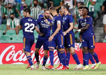 فيديو ريال مدريد يستعيد توازنه ويتخطى ريال بيتيس بشق الأنفس في الدوري الإسباني