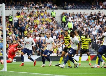 فيديو قطار توتنهام يواصل التقدم بالفوز على واتفورد ويتصدر الدوري الإنجليزي