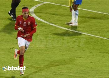 الأهلي يرد عبر بطولات على أنباء رحيل طاهر محمد لأحد أندية الدوري المصري