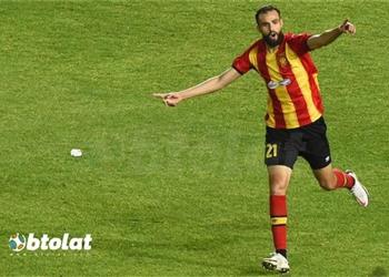 صورة وصول حمدي النقاز إلى القاهرة تمهيد ا للعودة إلى الزمالك
