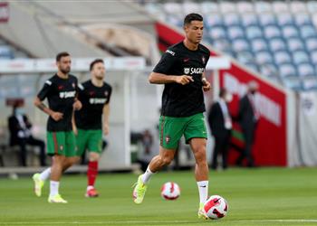 فيديو رونالدو يهدر ركلة جزاء في مباراة البرتغال وأيرلندا