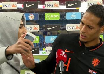 فيديو دفعه بقوة تصرف غريب من فان دايك مع مشجع حاول التقاط صورة معه