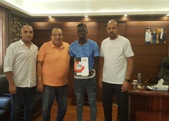 المقاولون العرب يتعاقد مع مامادو نياس من الإنتاج الحربي