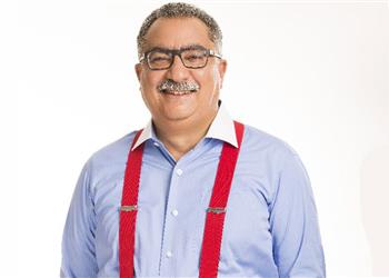 بعد وصف شعاره بـ النازي الأهلي يدرس اتخاذ إجراء قانوني ضد إبراهيم عيسى