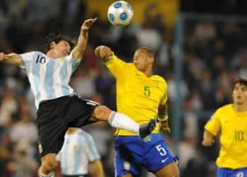 فيليبي ميلو الضرب الوسيلة الوحيدة لإيقاف ميسي وكريستيانو رونالدو آلة