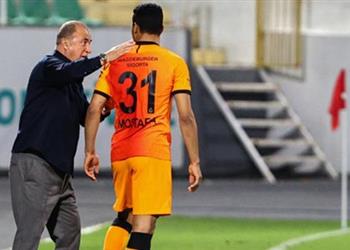 صورة مصطفى محمد يرد على أنباء خلافه مع مدرب جالطة سراي