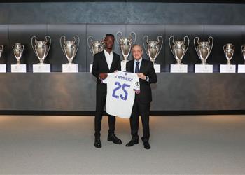 فيديو كامافينجا يوقع على عقود انتقاله الرسمي إلى ريال مدريد