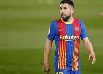 جوردي ألبا يثير قلق برشلونة قبل مباراة بايرن ميونخ في دوري أبطال أوروبا