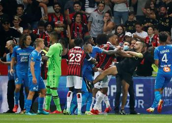 رسمي ا رابطة الدوري الفرنسي تقرر إعادة مباراة نيس ومارسيليا وإيقاف باييه