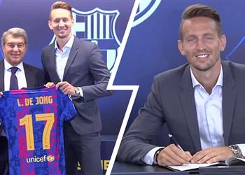 برشلونة يقدم لوك دي يونج في كامب نو واللاعب يرتدي رقم 17