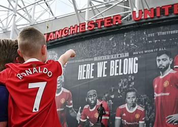 القمصان الأكثر مبيع ا في الدوري الإنجليزي رونالدو يتصدر ومحمد صلاح ضمن القائمة