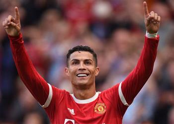 نيدفيد يظهر رد فعله على هدفي رونالدو في مباراة مانشستر يونايتد ونيوكاسل