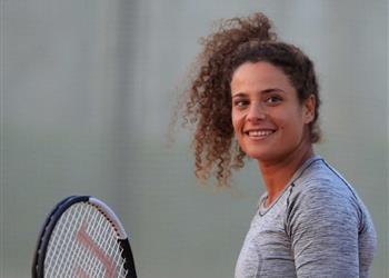 ميار شريف تتوج ببطولة ألمانيا المفتوحة للتنس بالفوز على الإيطالية مارتينا