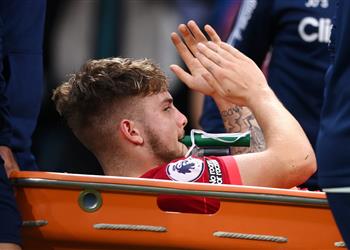 صورة هارفي إليوت يوجه رسالة إلى جماهير ليفربول بعد إصابته المروعة أمام ليدز