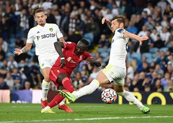 فيديو ماني يسجل هدف ليفربول الثالث أمام ليدز يونايتد