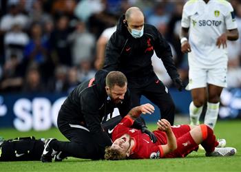 هارفي إليوت يدافع عن لاعب ليدز بعد التسبب في إصابته المروعة لم يكن خطئه