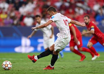 فيديو في مباراة ركلات الجزاء الأربعة إشبيلية يتعادل مع سالزبورج بـ دوري أبطال أوروبا