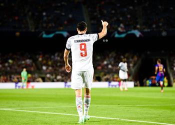 فيديو ليفاندوفسكي يسجل هدف بايرن ميونخ الثالث أمام برشلونة