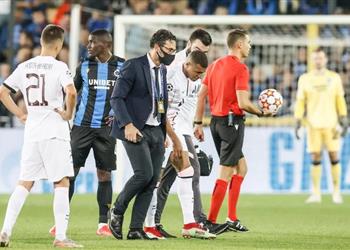 الإصابة تجبر مبابي على مغادرة مباراة باريس سان جيرمان وكلوب بروج