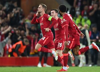 فيديو بصاروخية أرضية هندرسون يسجل هدف ليفربول الثالث أمام ميلان