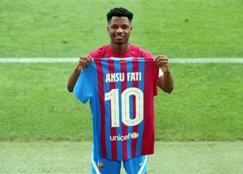 بعد قميص ميسي موندو برشلونة يقترب من تجديد عقد فاتي