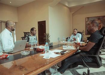 الخطيب يجتمع مع مدير قطاع الناشئين بالأهلي لبحث استعدادات الموسم الجديد