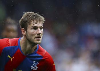 مدافع كريستال بالاس يهدد ليفربول قادرون على إلحاق الأذى بكم