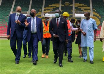 رئيس كاف يطمئن على استعدادات الكاميرون لاستضافة كأس أمم إفريقيا ويصرح سنبهر العالم