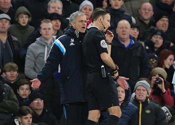 كلاتنبرج ألقيت حذائي على مورينيو من قبل وقررت ألا أستمع للحمقى أمثاله