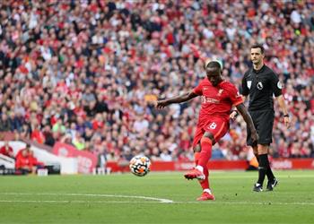 فيديو تسديدة صاروخية نابي كيتا يسجل هدف ليفربول الثالث أمام كريستال بالاس