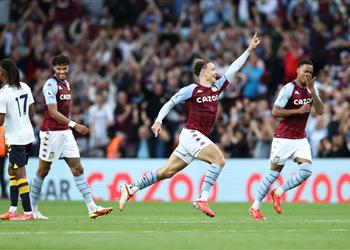 فيديو أستون فيلا يفوز على إيفرتون بثلاثية في الدوري الإنجليزي